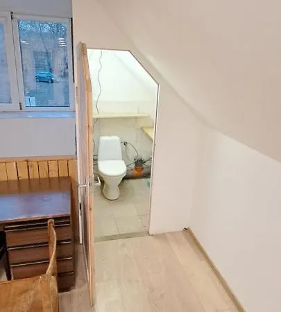 Cozy Small House With Spacious Backyard