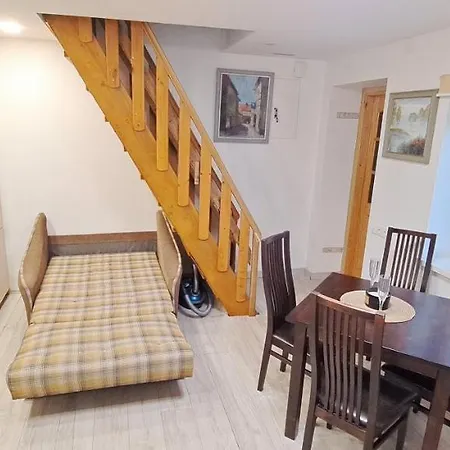 Apartment Cozy Small House With Spacious Backyard