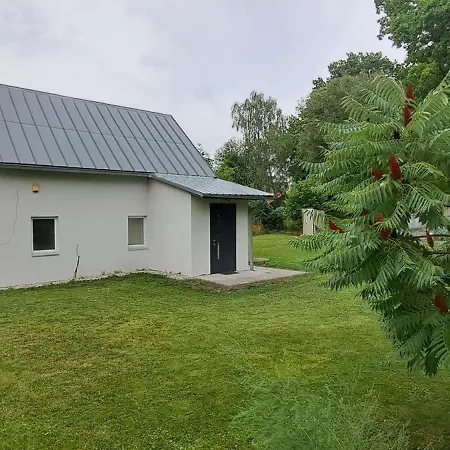 Cozy Small House With Spacious Backyard Apartment